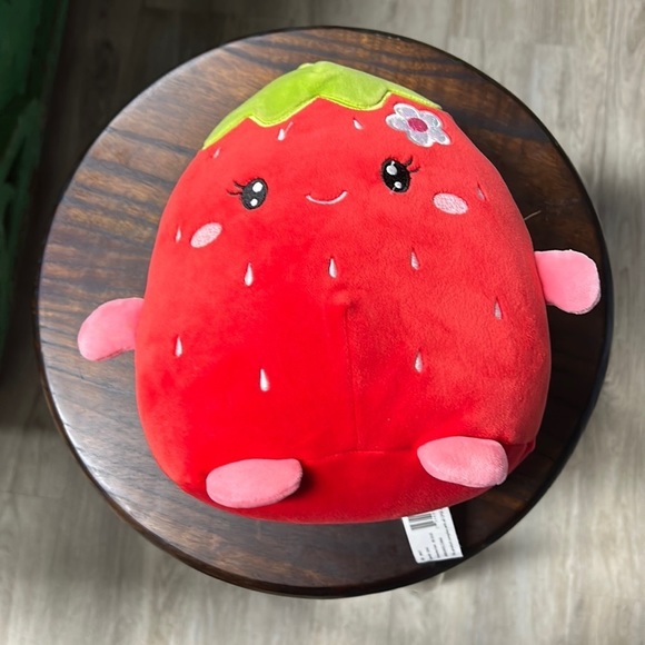 Squishmallow 8” Suzy the strawberry a Cracker Barrel exclusive from 2020 - Picture 2 of 5
